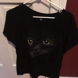 Black t-shirt with gorgeous cat eyes.